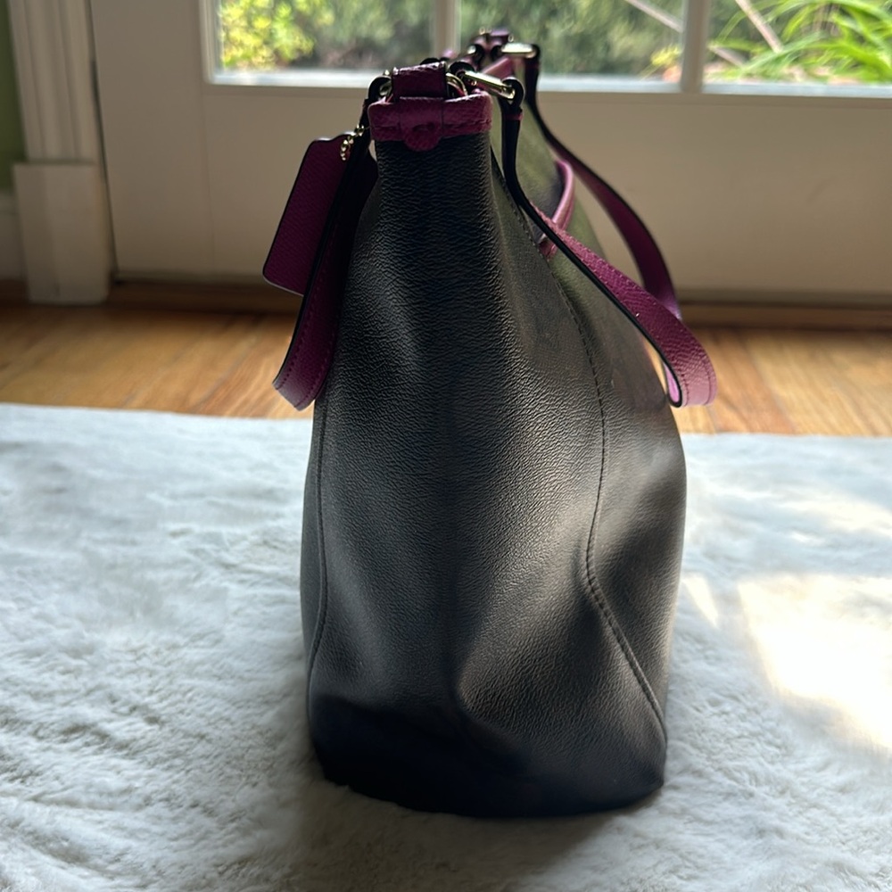 Coach brown shoulder bag with accompanying shoulder/crossbody strap & dust bag - Picture 3 of 12
